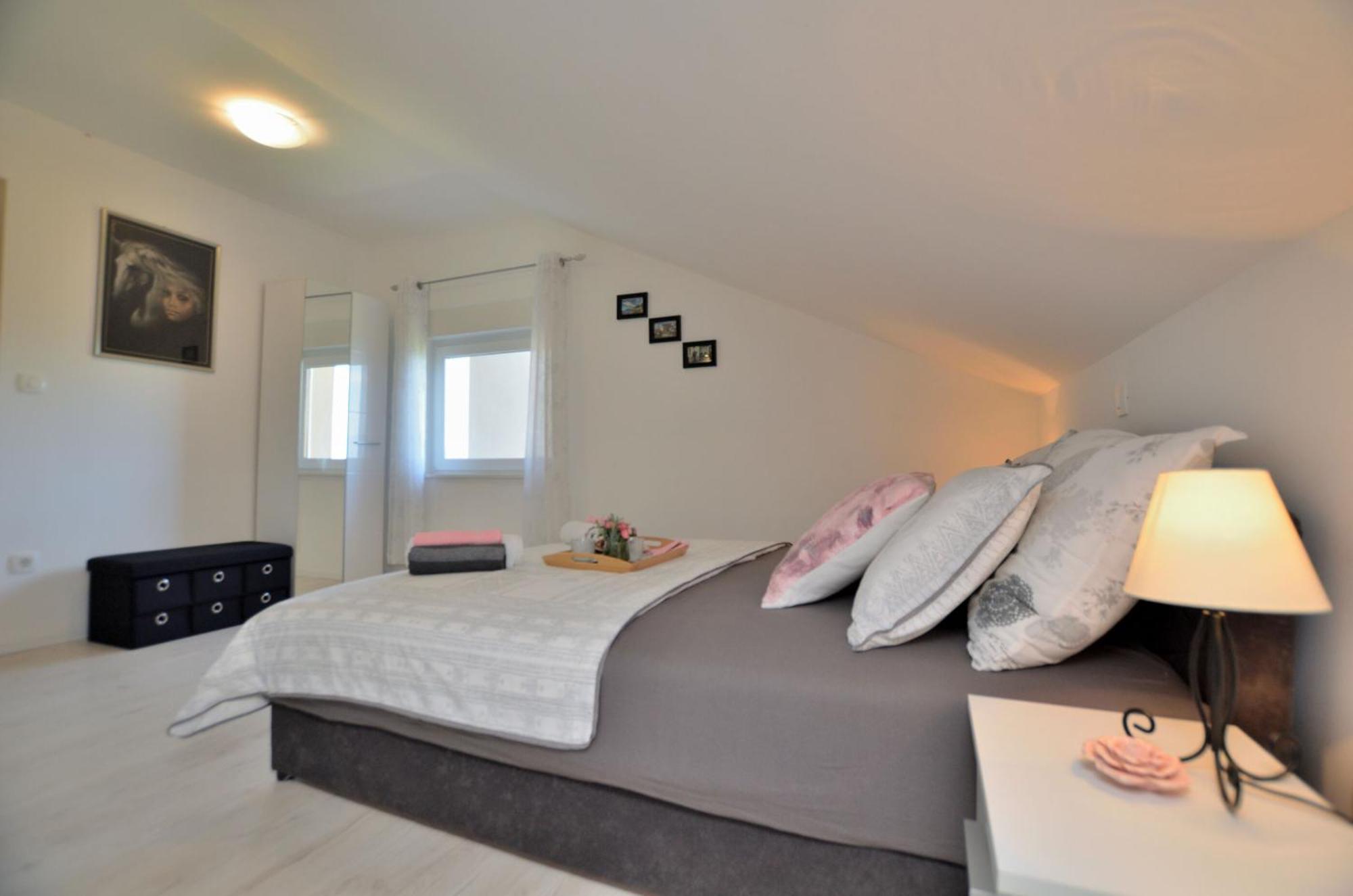 Apartments Viktoria ลอฟราน ภายนอก รูปภาพ