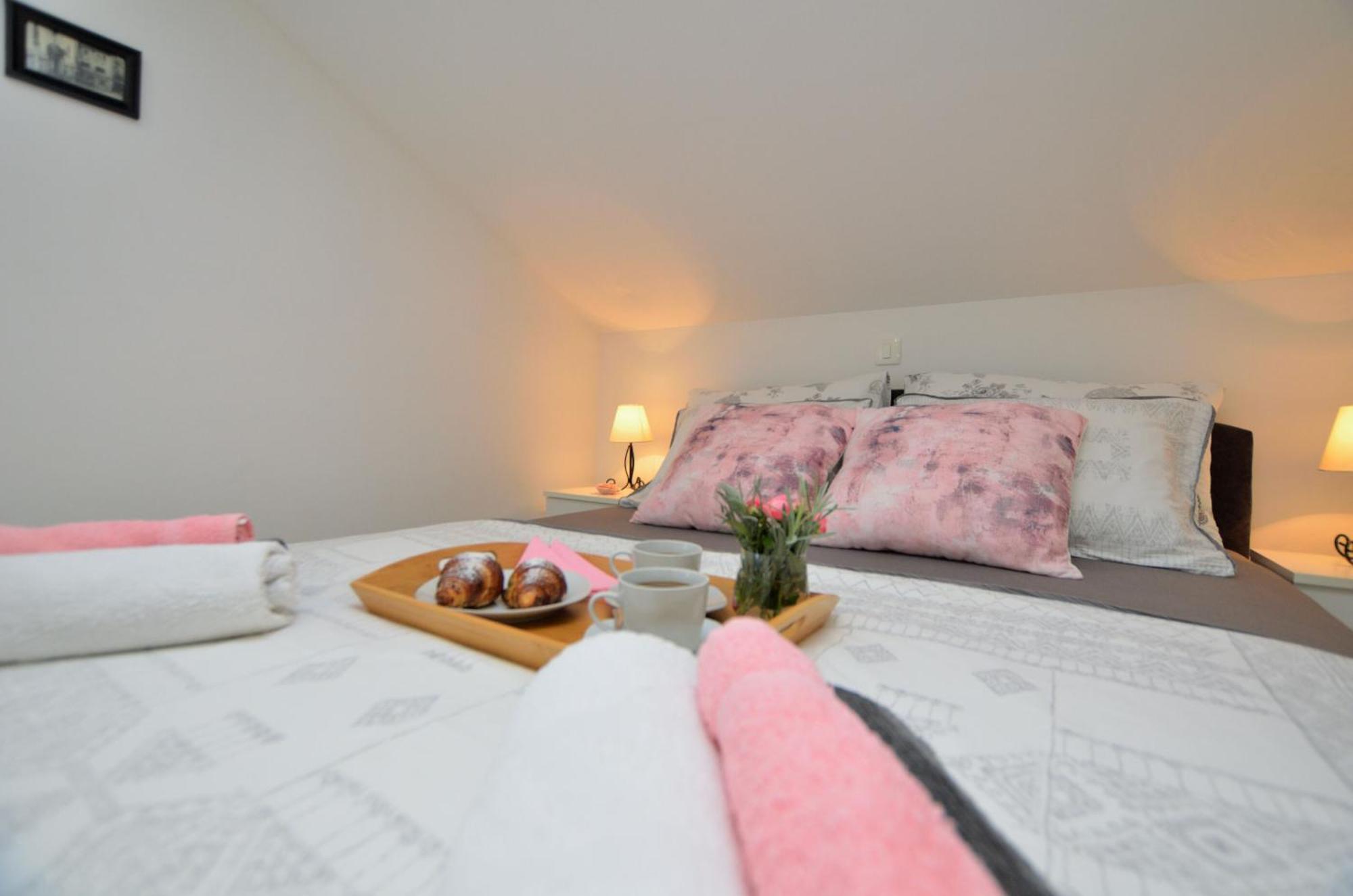 Apartments Viktoria ลอฟราน ภายนอก รูปภาพ