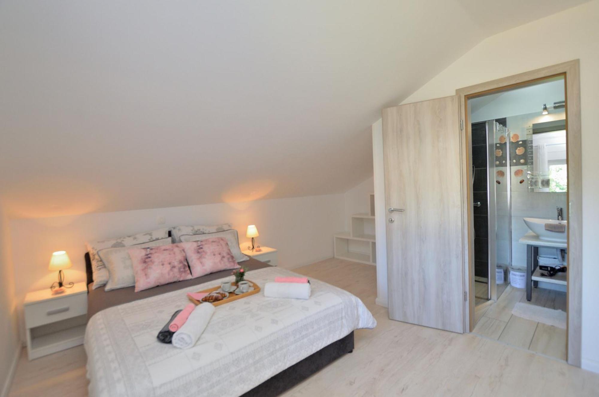 Apartments Viktoria ลอฟราน ภายนอก รูปภาพ