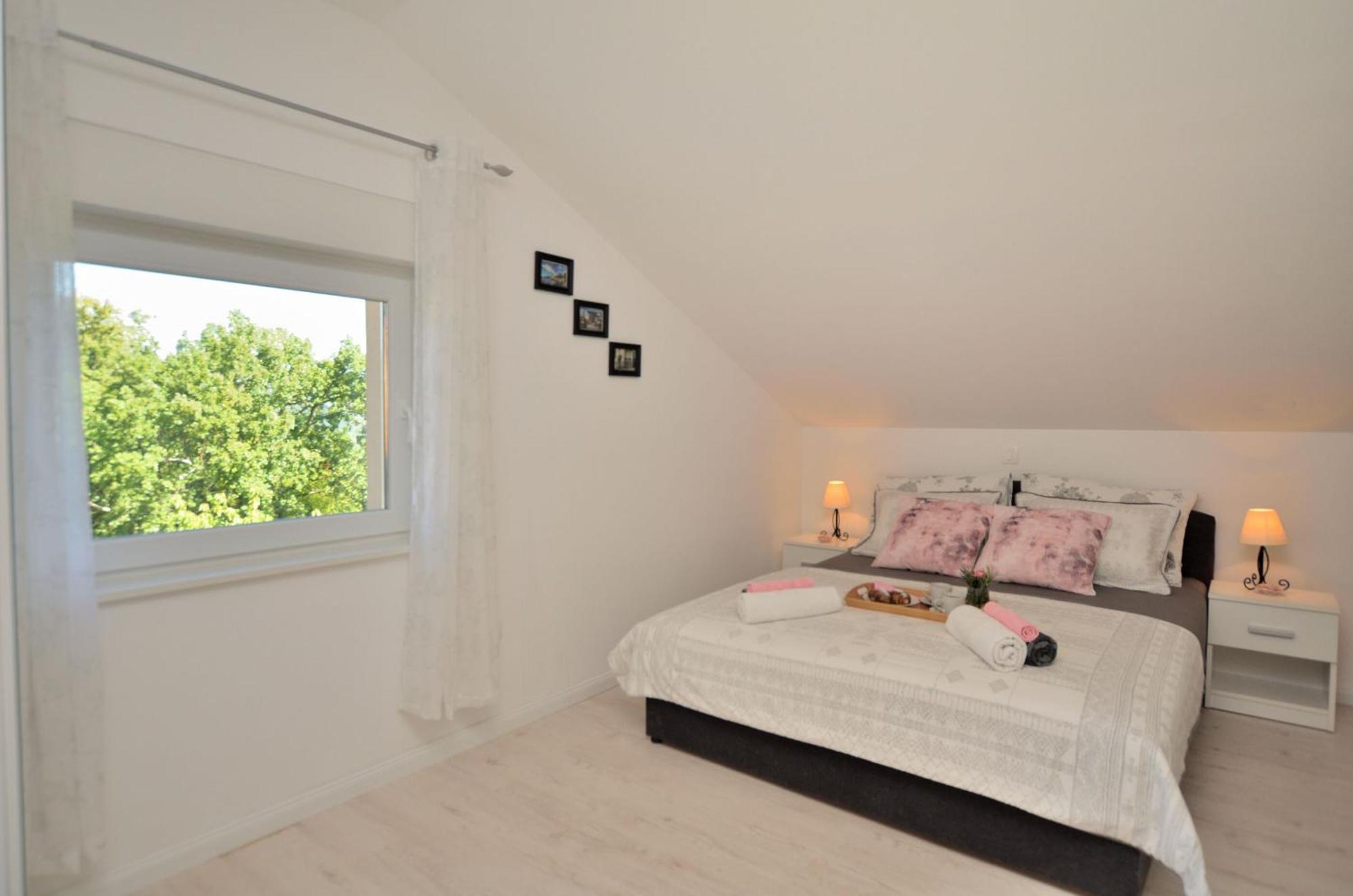 Apartments Viktoria ลอฟราน ภายนอก รูปภาพ