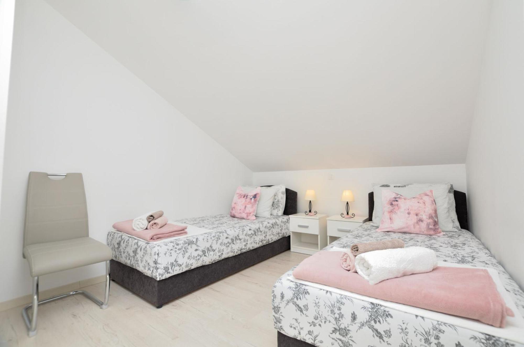 Apartments Viktoria ลอฟราน ภายนอก รูปภาพ