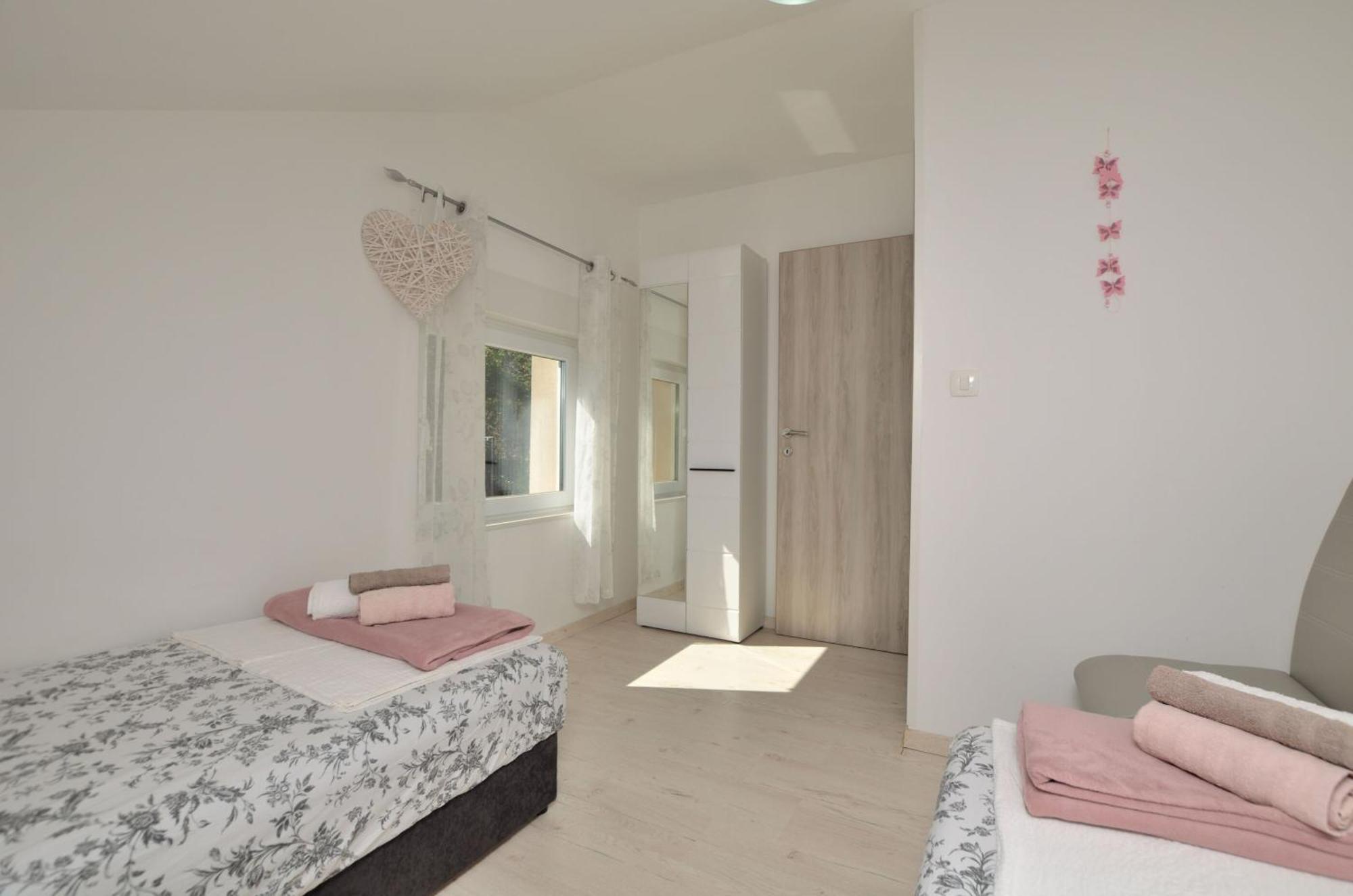 Apartments Viktoria ลอฟราน ภายนอก รูปภาพ