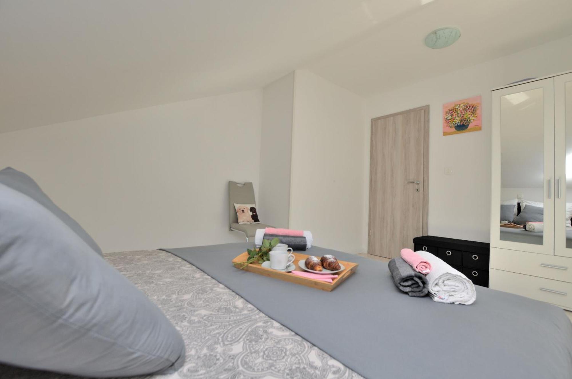 Apartments Viktoria ลอฟราน ภายนอก รูปภาพ