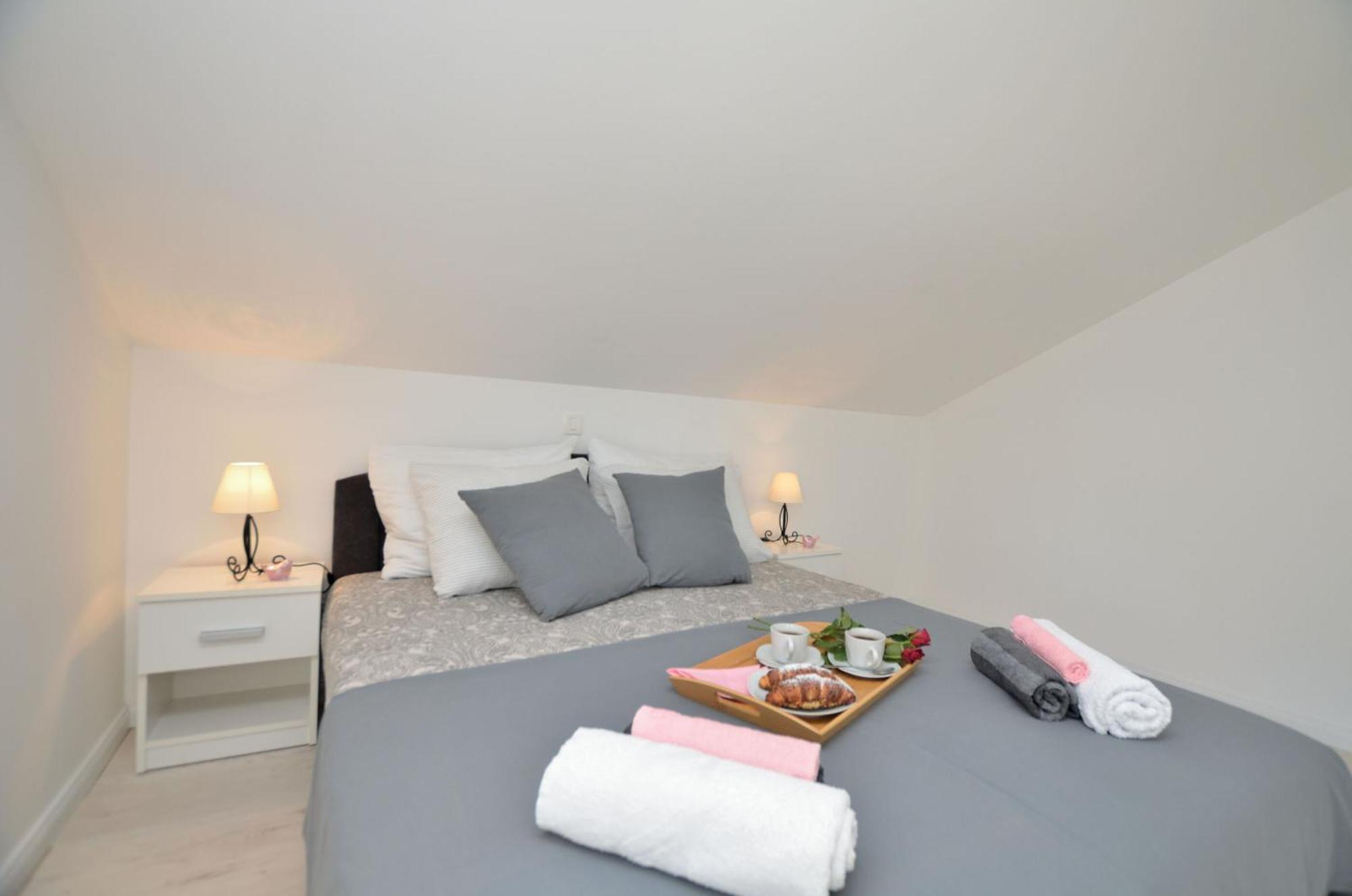 Apartments Viktoria ลอฟราน ภายนอก รูปภาพ