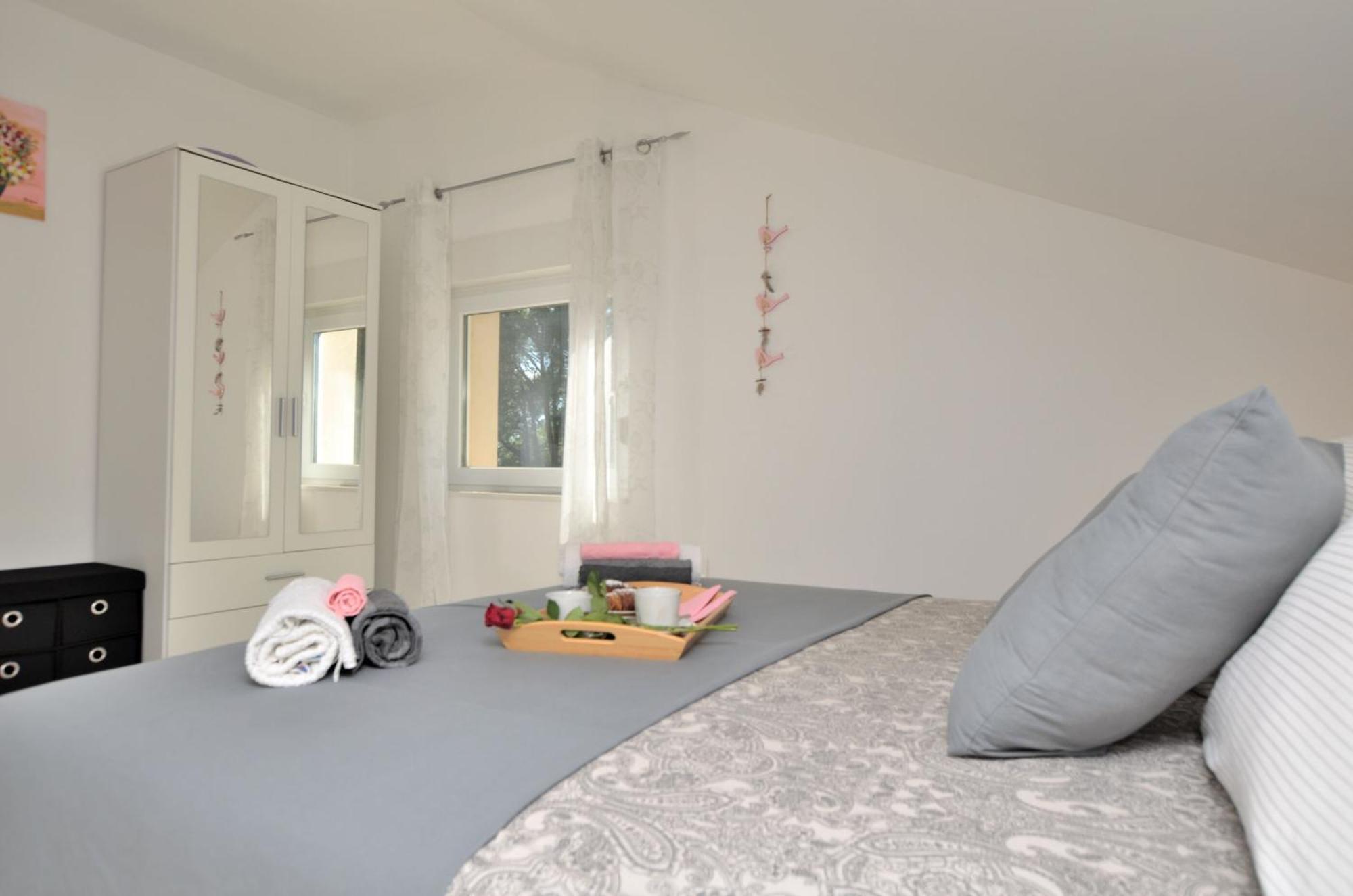 Apartments Viktoria ลอฟราน ภายนอก รูปภาพ