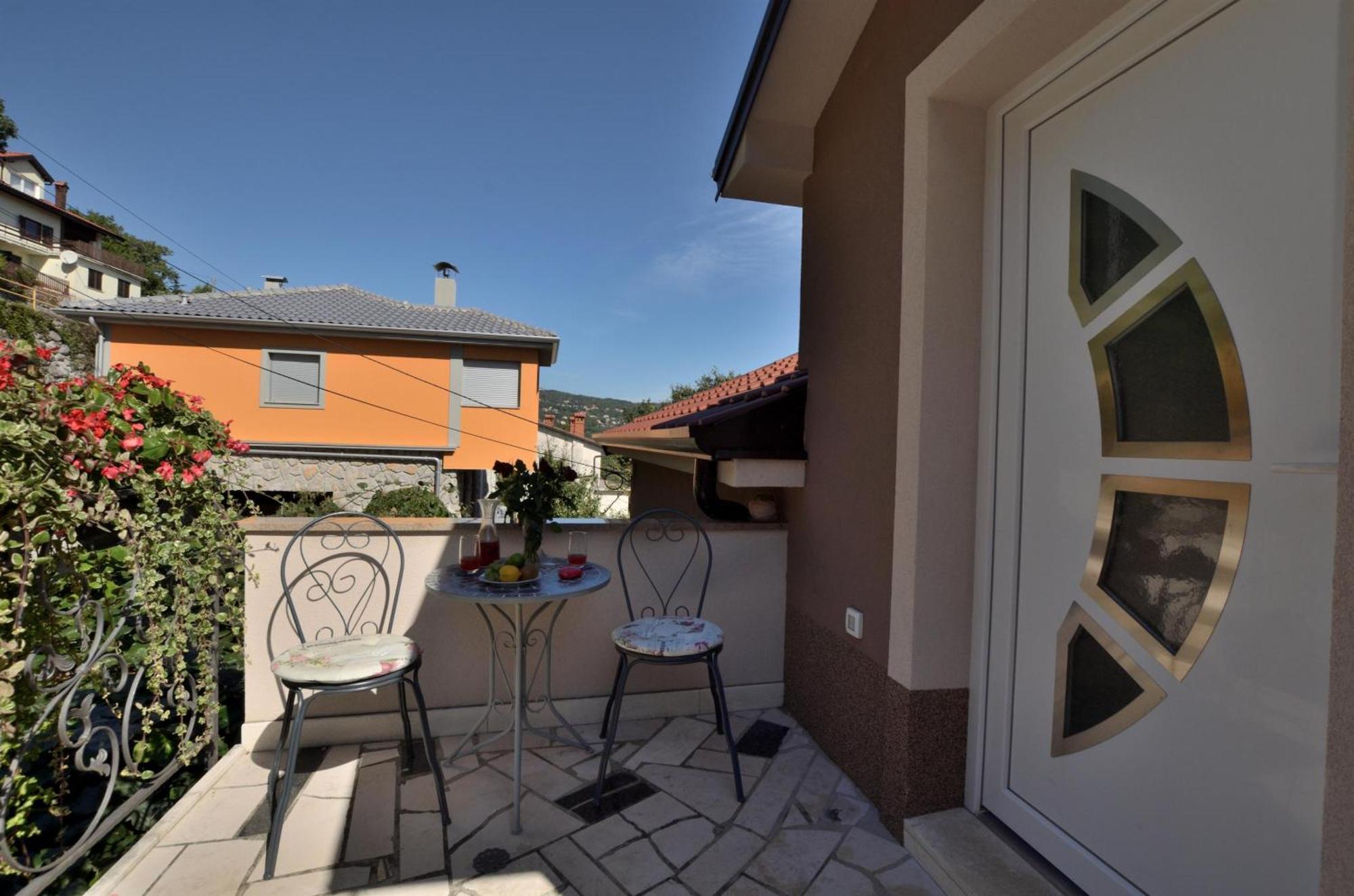 Apartments Viktoria ลอฟราน ภายนอก รูปภาพ