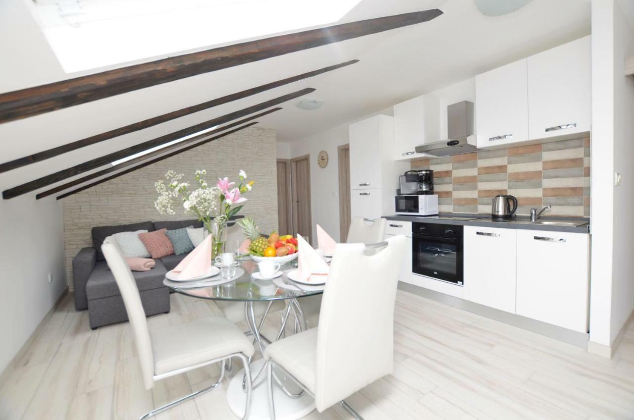 Apartments Viktoria ลอฟราน ภายนอก รูปภาพ