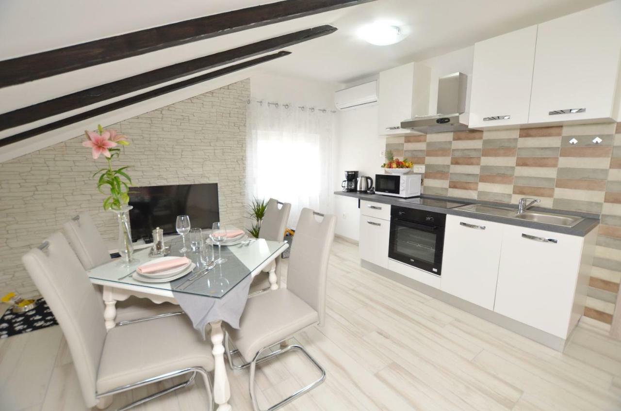 Apartments Viktoria ลอฟราน ภายนอก รูปภาพ