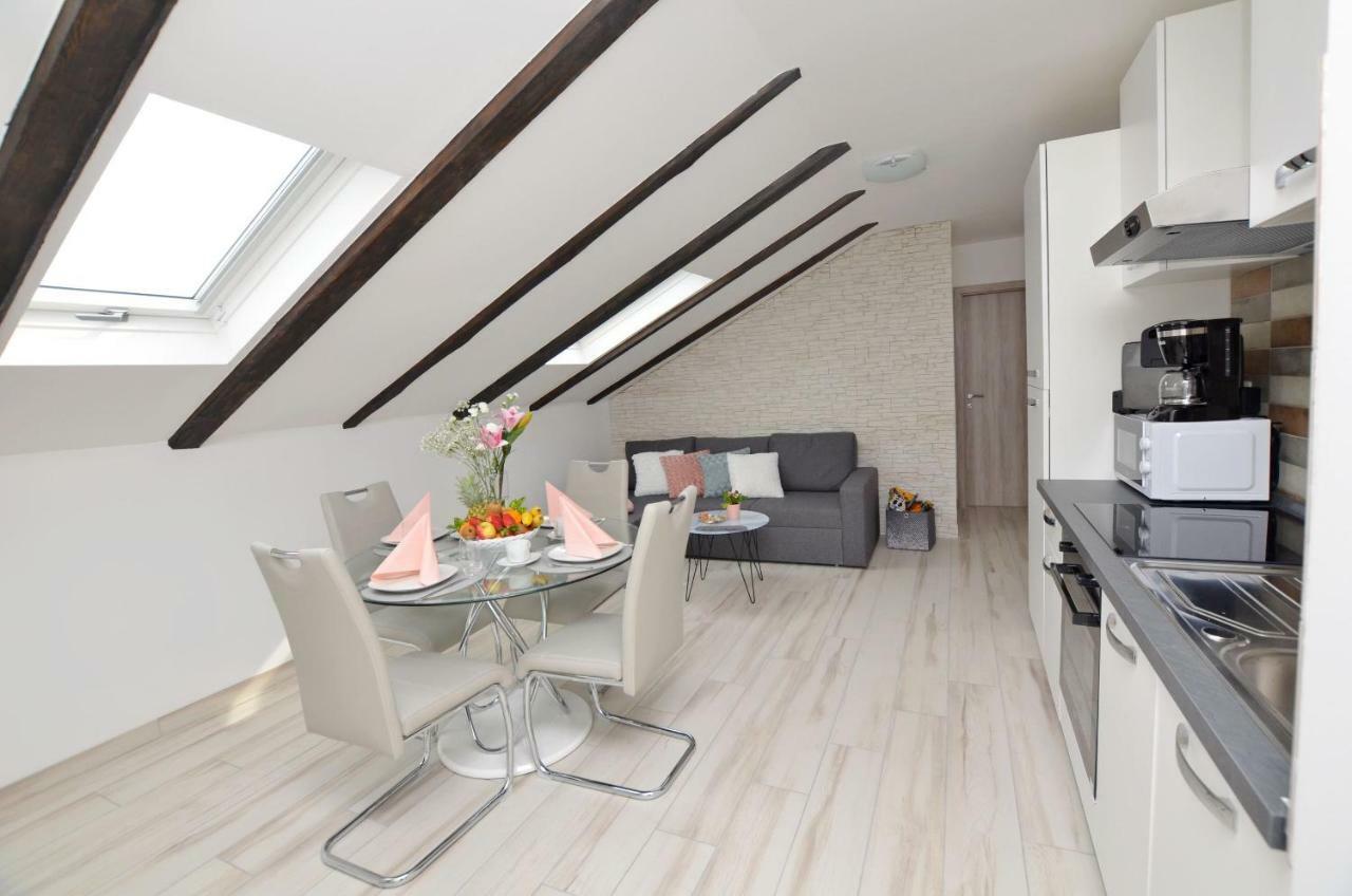 Apartments Viktoria ลอฟราน ภายนอก รูปภาพ