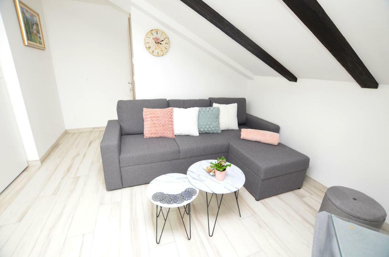 Apartments Viktoria ลอฟราน ภายนอก รูปภาพ