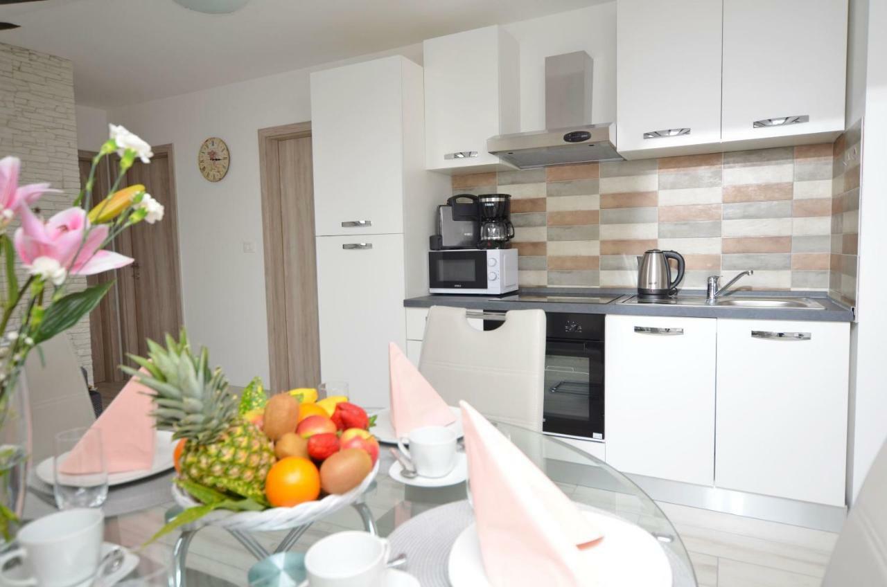 Apartments Viktoria ลอฟราน ภายนอก รูปภาพ